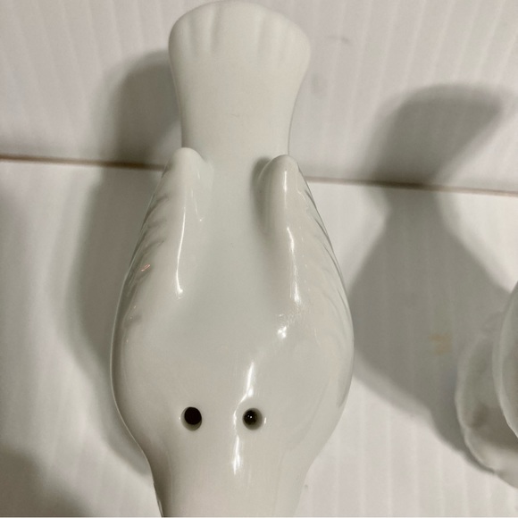 Bird Salt & Pepper Shakers White Pedestal Ceramic 3” x 3.25” - Picture 11 of 16